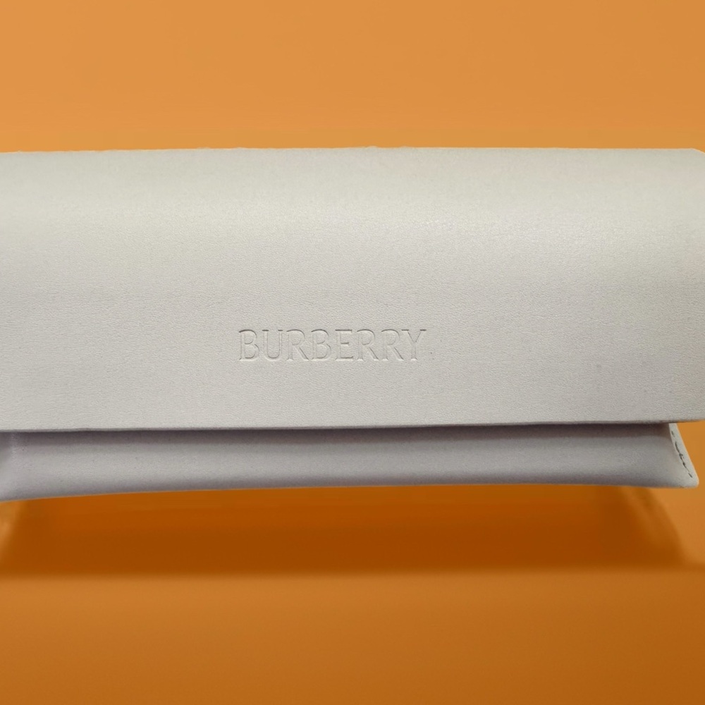 Burberry White Leather Eyeglass case